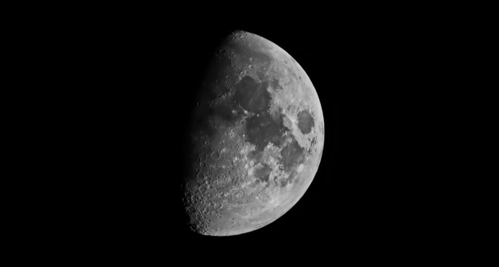 How to photograph the Moon with a smartphone — detailed lunar surface